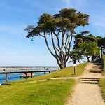 Face Et Piscine 아파트
