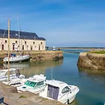 Face Et Piscine 아파트