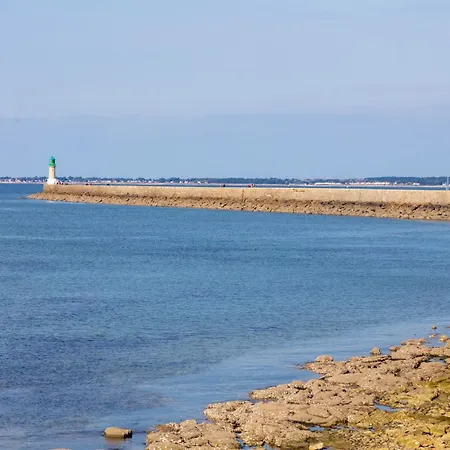 Face Et Piscine Appartement
